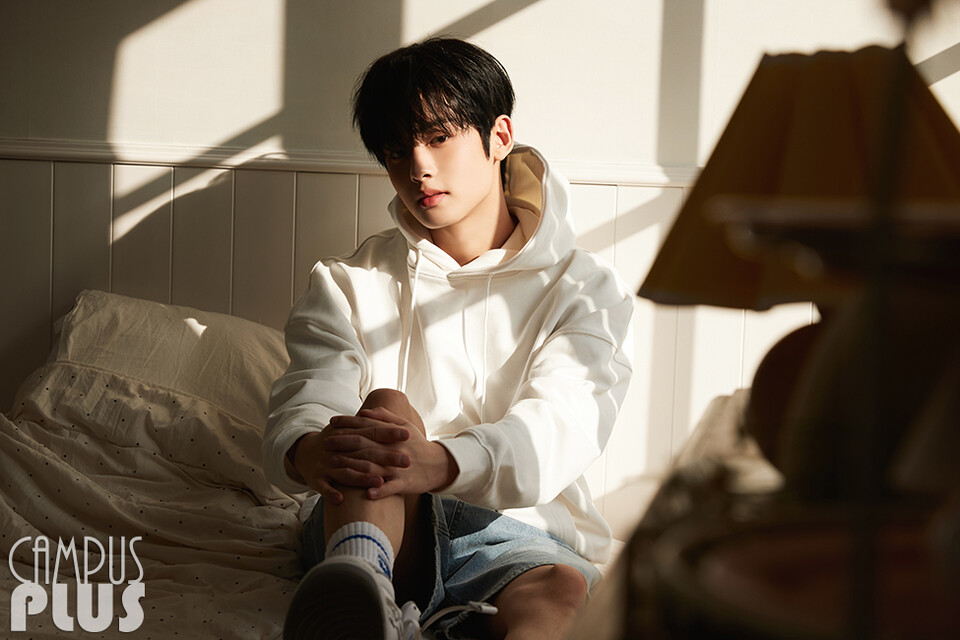 찬란하게 피어날 봄날의 온기 YOUNITE 우노